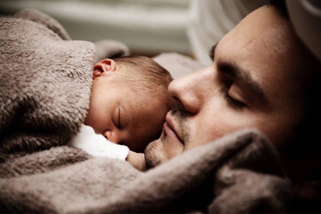 baby-sleeping-on-dad