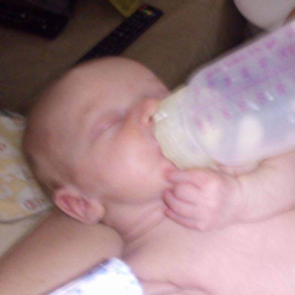 baby-drinking-milk-from-bottle-breast-pump