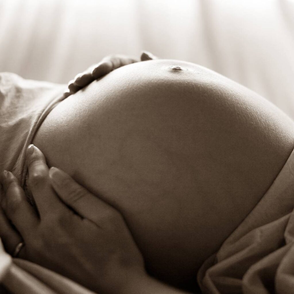mum-pregnancy-pregnant-belly