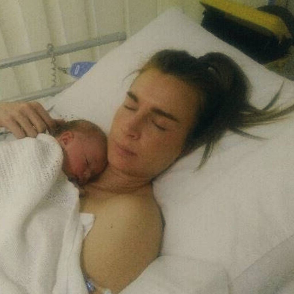 the-koola-mum-with-baby-hospital-newborn